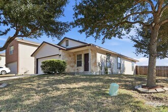177 Pebble Creek Ln in Buda, TX - Building Photo - Building Photo