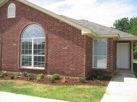 1718 Tina Marie Rd in Arlington, TX - Building Photo