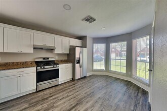 5607 S Magazine Cir in Houston, TX - Building Photo - Building Photo