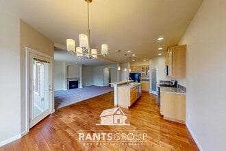 5513 James Pl SE in Olympia, WA - Foto de edificio - Building Photo