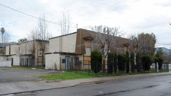 1412 Sepulveda Ave in San Bernardino, CA - Foto de edificio - Building Photo