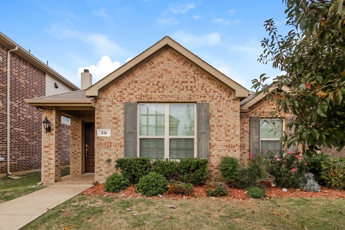 616 Big Horn Rd in Aubrey, TX - Foto de edificio