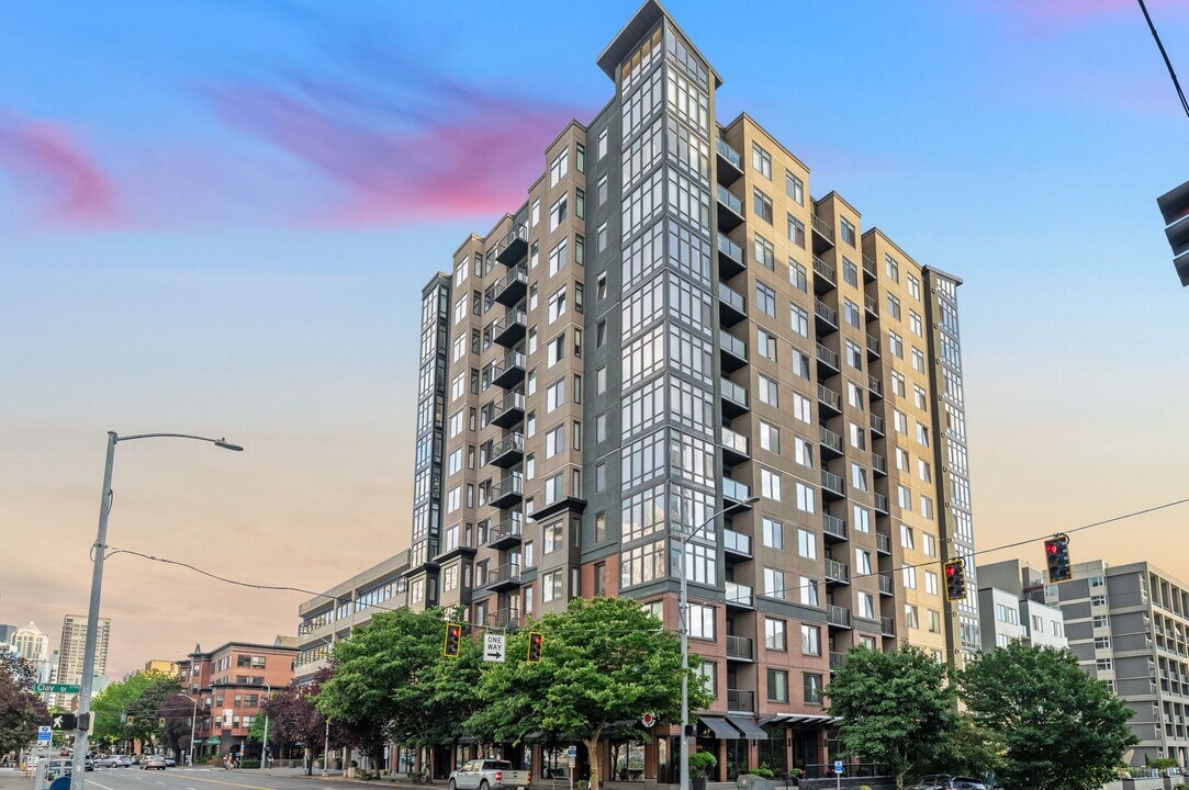 2721 1st Ave in Seattle, WA - Building Photo