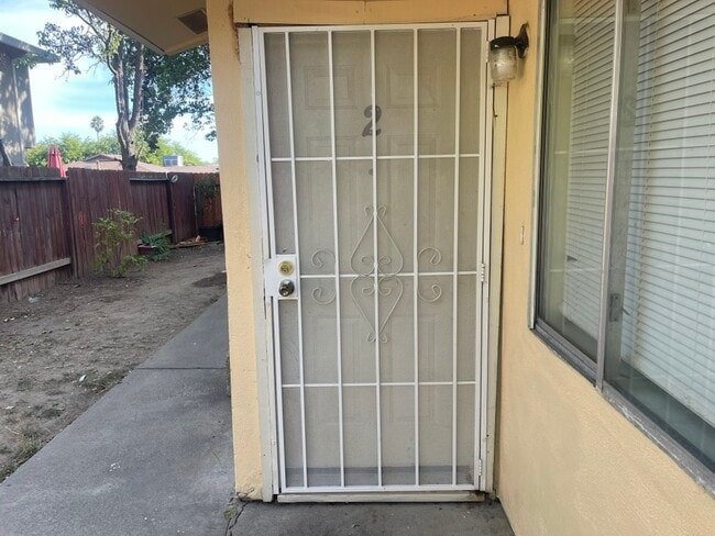 5587 Keoncrest Cir in Sacramento, CA - Foto de edificio - Building Photo