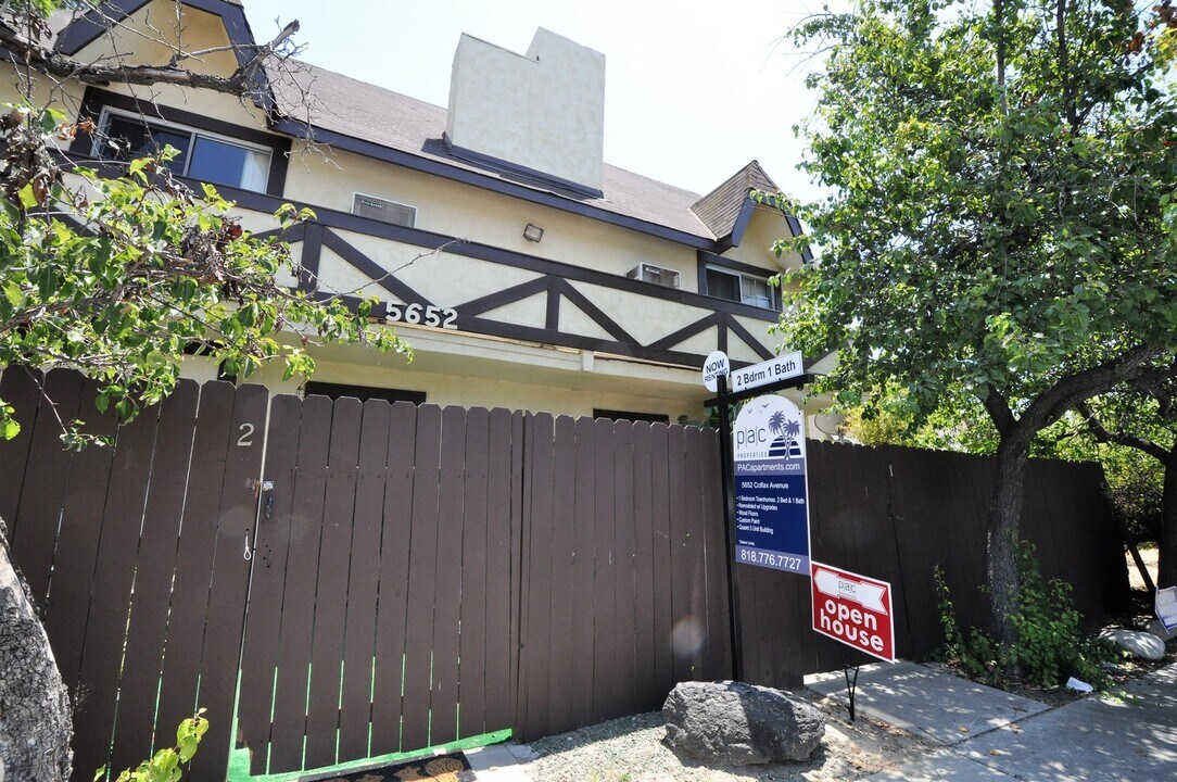 5652 Colfax Ave in North Hollywood, CA - Building Photo