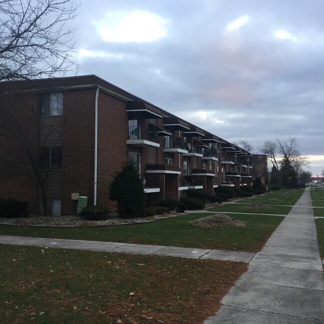 2100 N Main St Apartments and Nearby Crown Point Apartments For Rent