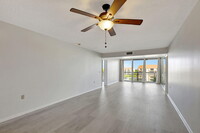 2301 Marina Isle Way in Jupiter, FL - Foto de edificio - Building Photo