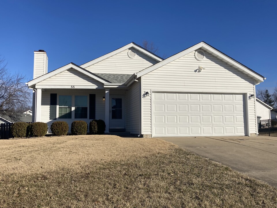 88 Mallard Pointe Dr in O'Fallon, MO - Foto de edificio