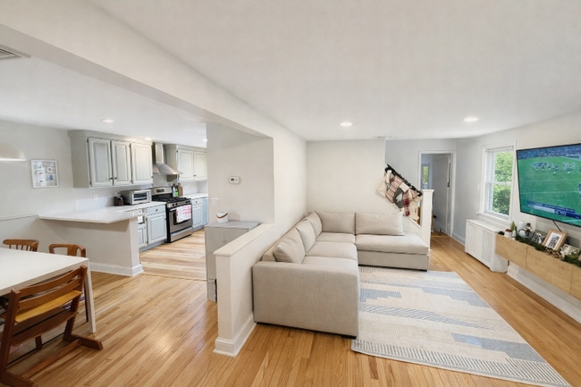 property at 23 Downing Pl