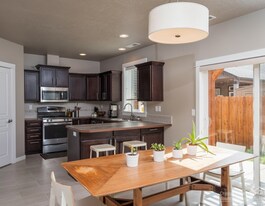 1255 W Mckinney Butte Rd, Unit G in Sisters, OR - Building Photo