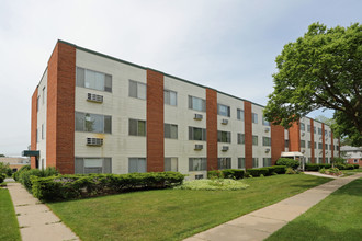 Pinehaven Apartments in Milwaukee, WI - Foto de edificio - Building Photo