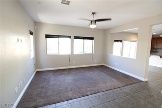 10656 Snow Lake St in Las Vegas, NV - Building Photo - Building Photo