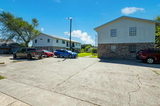 706 E Borden St in Sinton, TX - Building Photo - Building Photo