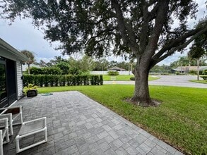 198 Somerset Cir N in Dunedin, FL - Foto de edificio - Building Photo