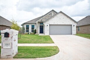 1005 SW 140th St in Oklahoma City, OK - Building Photo
