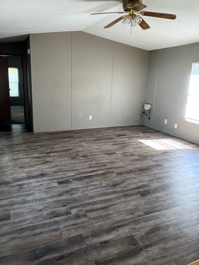 204 E 1st St in Haven, KS - Building Photo - Building Photo