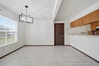 6738 S 78th East Ave in Tulsa, OK - Foto de edificio - Building Photo