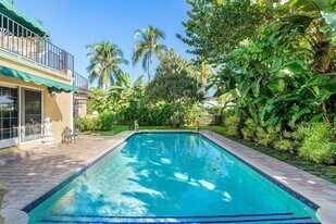 194 Almeria Rd in West Palm Beach, FL - Building Photo