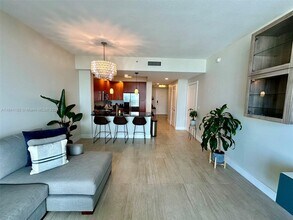 315 NE 3rd Ave, Unit #2008 in Fort Lauderdale, FL - Building Photo - Building Photo