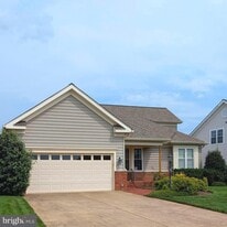13784 Charismatic Way in Gainesville, VA - Building Photo