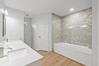 1511 Leadenhall Cir in Channelview, TX - Foto de edificio - Building Photo