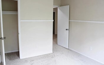 1512 Green Hollow Dr in Iselin, NJ - Building Photo - Building Photo