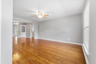 647 Selma Ave in Webster Groves, MO - Foto de edificio - Building Photo