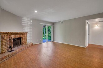 535 W Lookout Dr in Richardson, TX - Foto de edificio - Building Photo