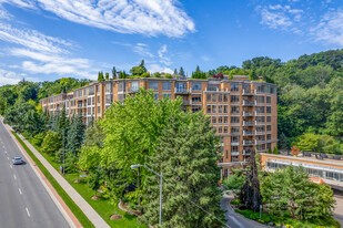 Governor's Hill I in Toronto, ON - Building Photo