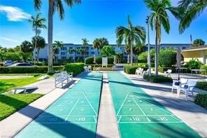 637 12th Ave S in Naples, FL - Building Photo