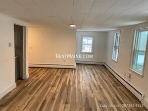 1084 School St in Veazie, ME - Building Photo - Building Photo