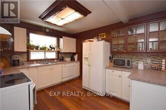 929 Ritson Rd N in Oshawa, ON - Building Photo - Building Photo