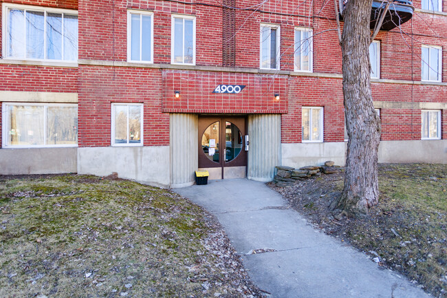 4900 De La Côte-Des-Neiges Ch in Montréal, QC - Building Photo - Building Photo