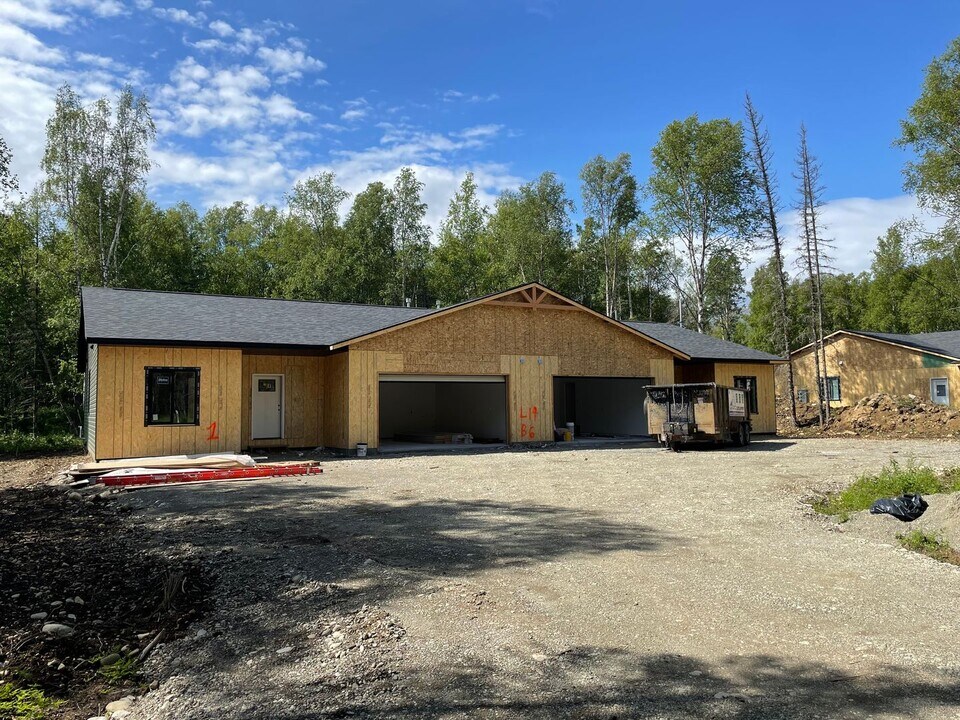 7472 N Paw St in Wasilla, AK - Building Photo