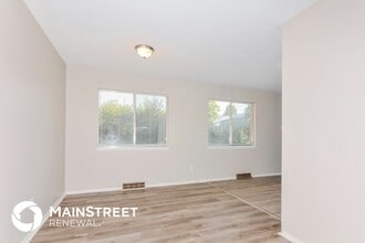 21 Oakwood Dr in St. Charles, MO - Foto de edificio - Building Photo