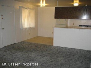 930 Paiute Ln in Susanville, CA - Foto de edificio - Building Photo
