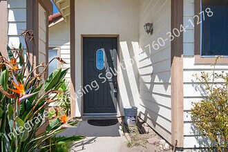 4504 Goldfinch Way in Oceanside, CA - Foto de edificio - Building Photo