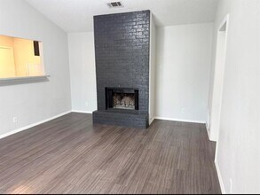 813 Lloyd Ln in Elgin, TX - Building Photo - Building Photo