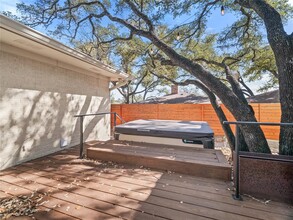 8715 Tallwood Dr in Austin, TX - Foto de edificio - Building Photo