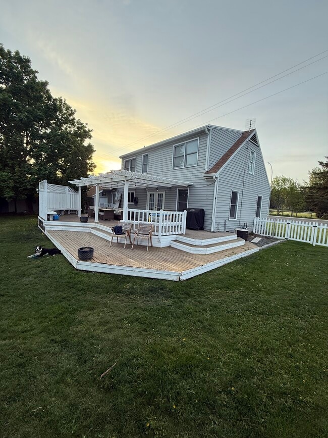 property at 1208 E Mountain View Ave