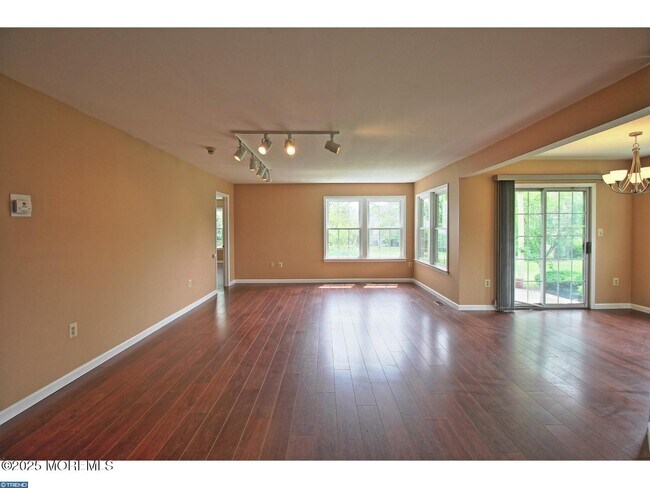 2A Bristol Ct in Monroe Township, NJ - Building Photo - Building Photo
