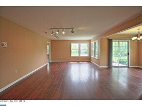 2A Bristol Ct in Monroe Township, NJ - Foto de edificio - Building Photo