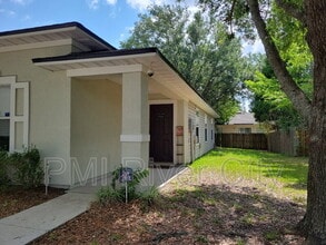 2419 Brian Lakes Dr E in Jacksonville, FL - Building Photo - Building Photo