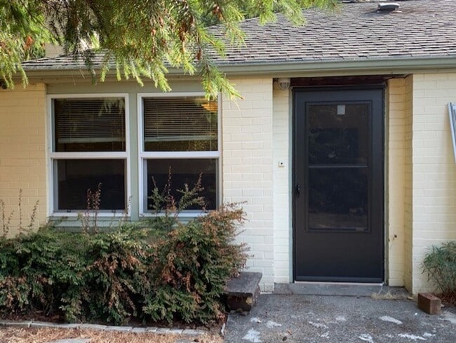 11325-11325-1/2 8th Ave NE in Seattle, WA - Building Photo - Building Photo