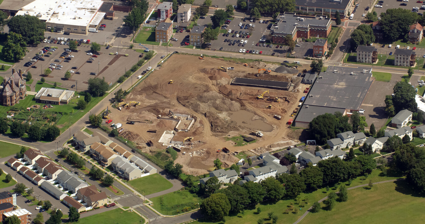 Martin Luther King Apartments in Hartford, CT - Building Photo