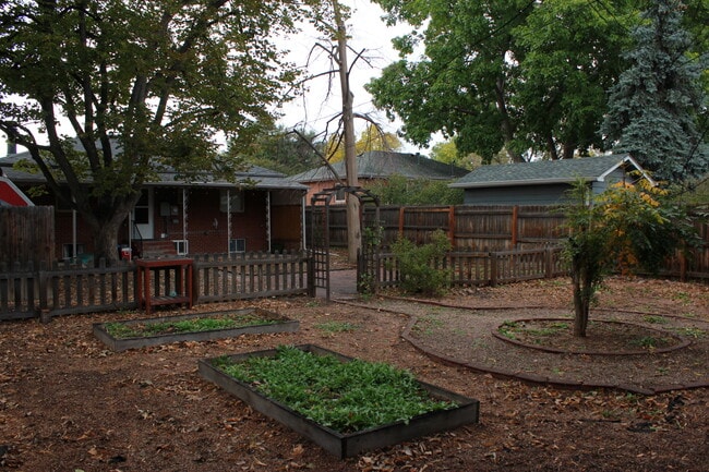 1210 Vance St, Unit Vance in Lakewood, CO - Foto de edificio - Building Photo