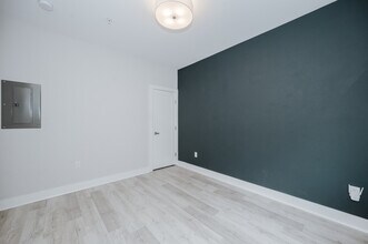 17 Cumbermeade Rd, Unit 301 in Fort Lee, NJ - Foto de edificio - Building Photo