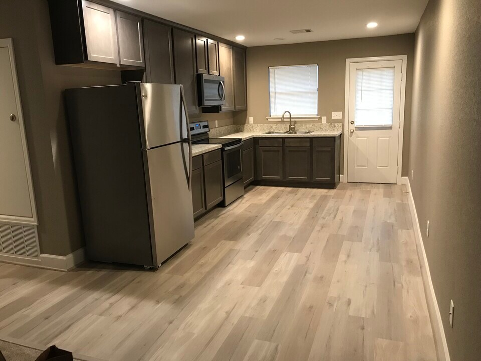 1304 Damon St, Unit 6B in Rosenberg, TX - Building Photo