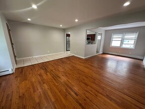 12 Union Pl in Lynbrook, NY - Building Photo - Building Photo