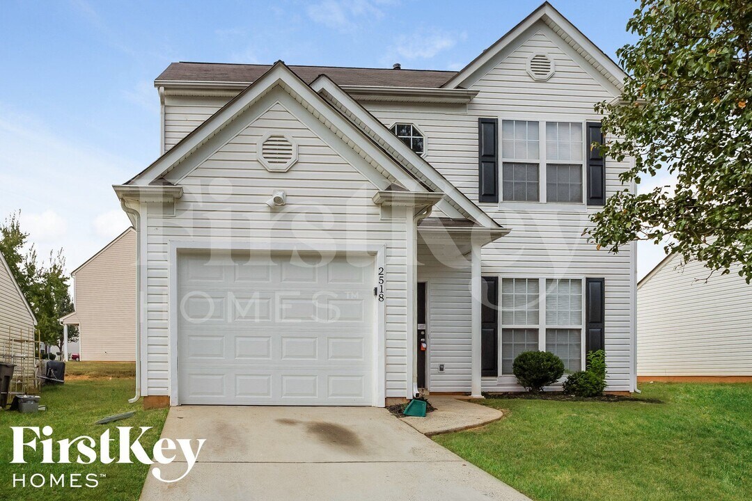 2518 Fairstone Ave in Charlotte, NC - Foto de edificio